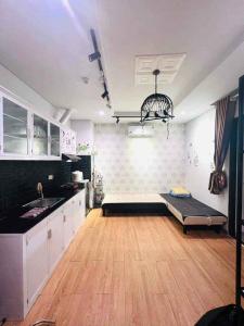 Bán gấp nhà riêng ngõ 351 Âu Cơ. 30m2 x 6 tầng. Giá 5.35 tỷ
